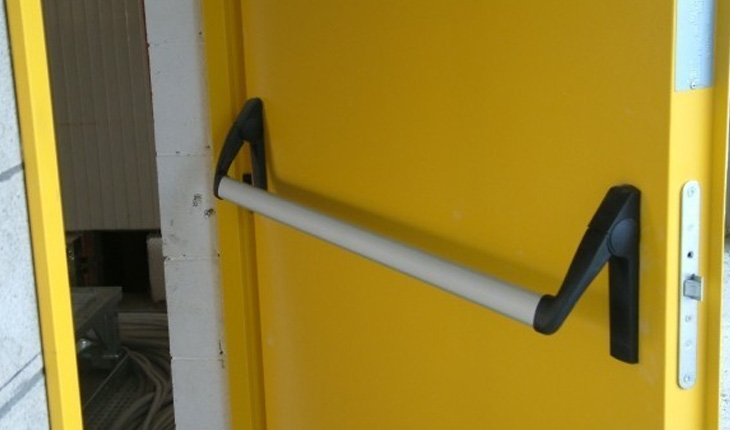 Uși industriale metalice pentru exterior